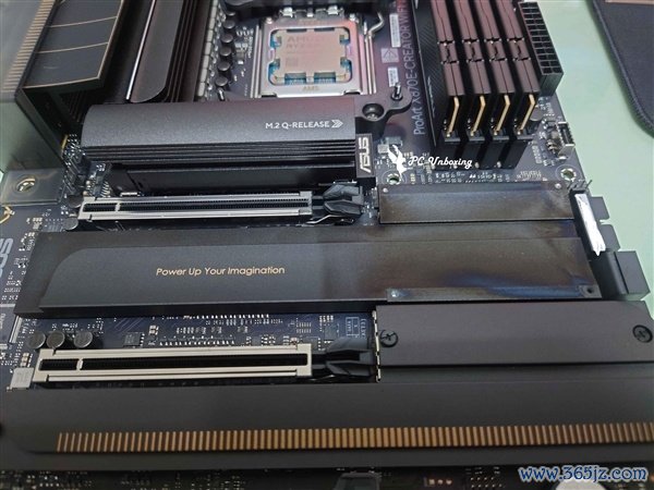 RTX 5090着实太热了！竟然把主板“烤熟了”
